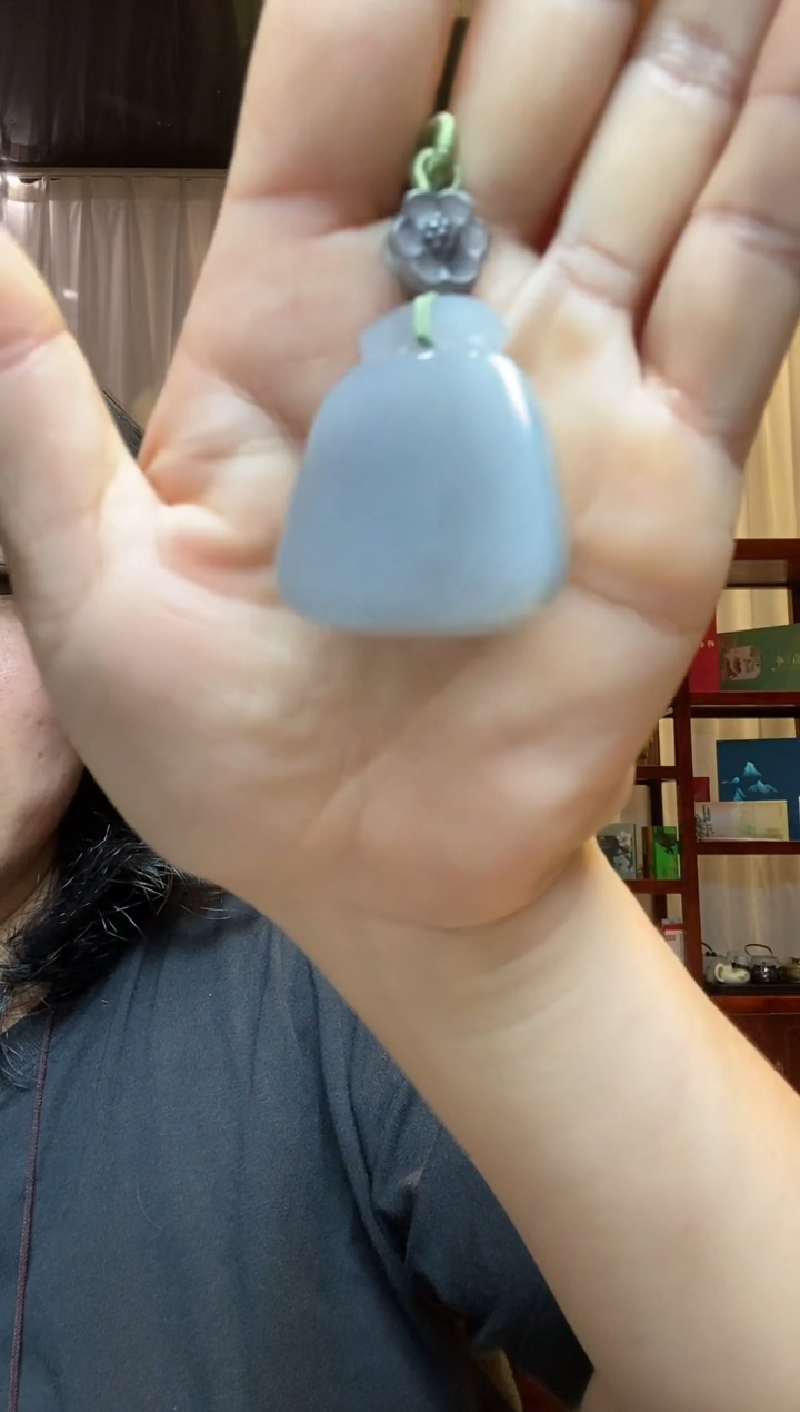 吊坠(不含链)未镶嵌和田玉?**?天然和田玉（多样性发货）