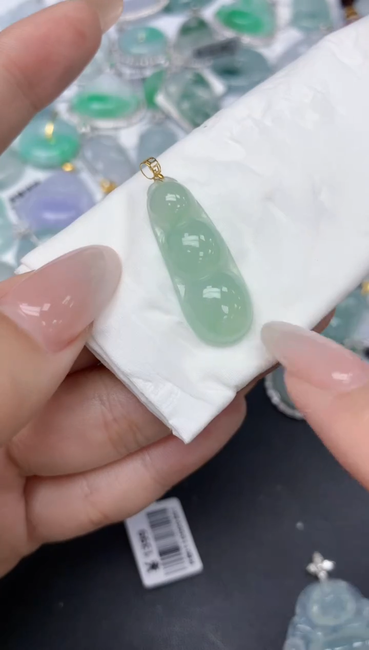 颈饰18K金镶嵌翡翠百元以上9元证书费自理