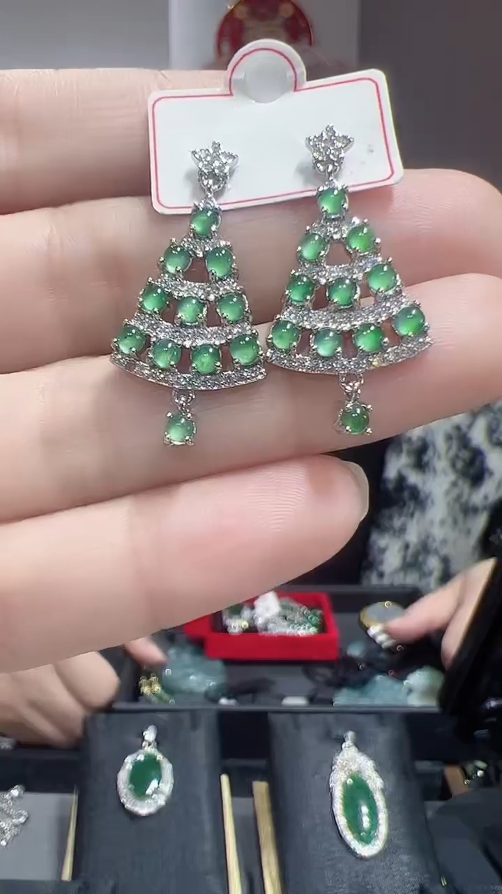 未镶嵌翡翠耳饰2025122616