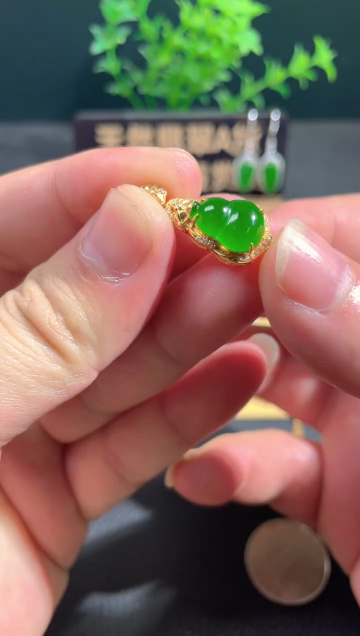 【闪购商品】翡翠颈饰18K金镶嵌翡翠