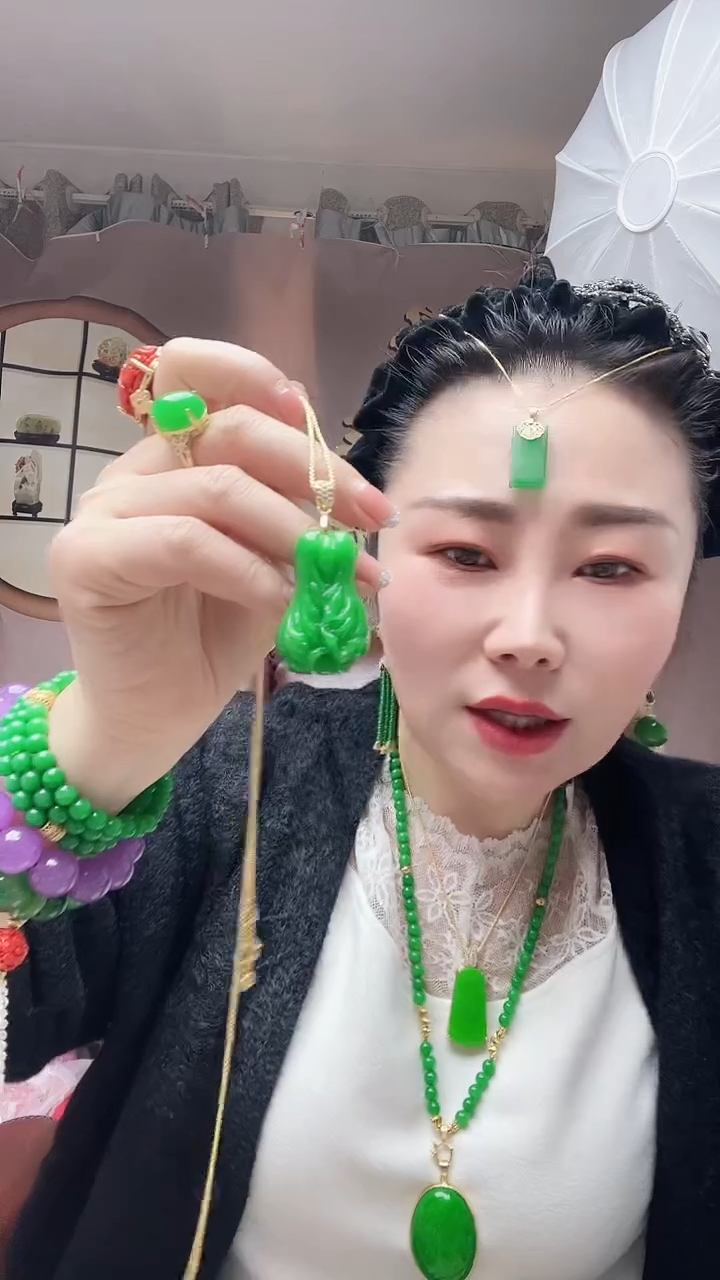 【闪购商品】翡翠颈饰14K金镶嵌白菜项链