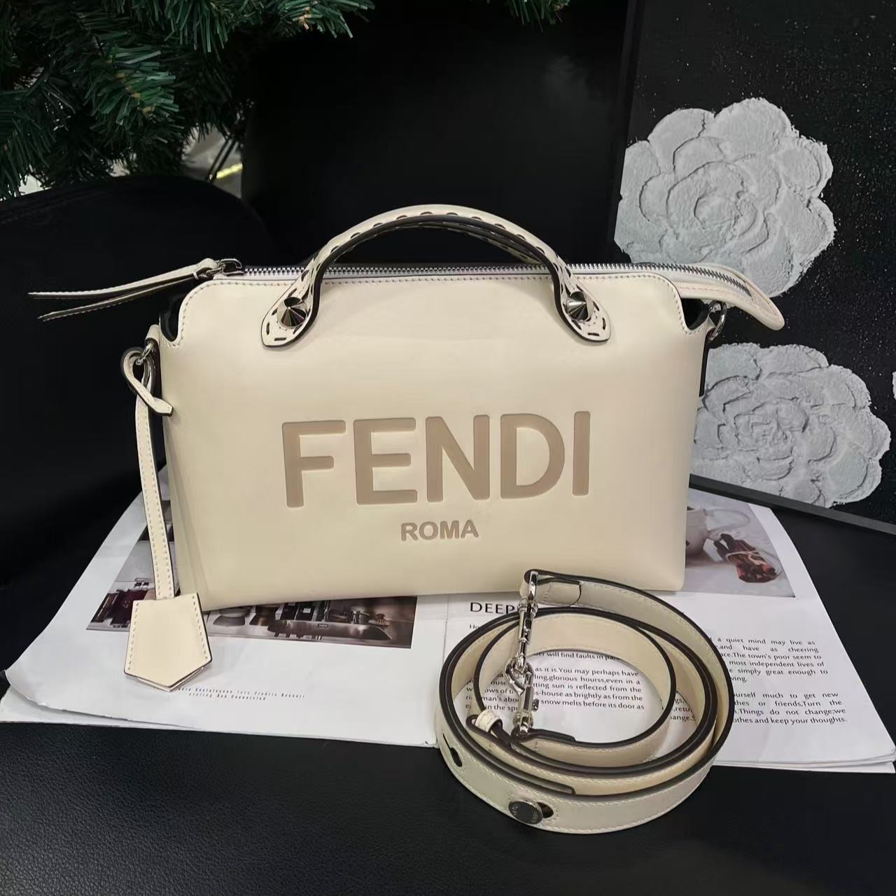 95新 FENDI/芬迪 奶白色bytheway单肩包B1222