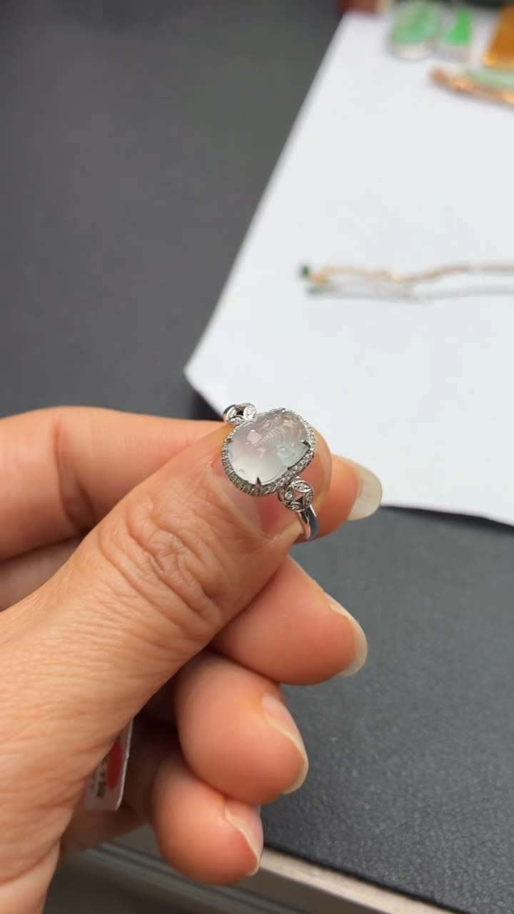 颈饰18K金镶嵌翡翠天然翡翠A货