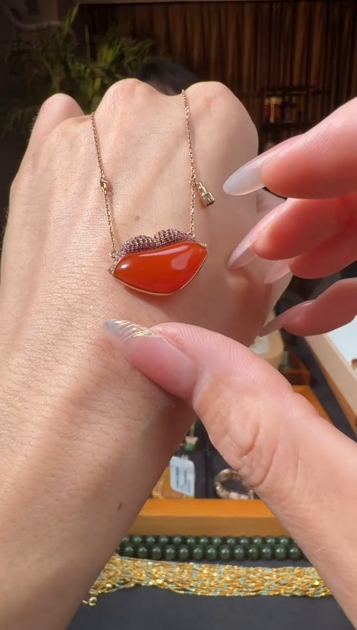 南红玛瑙18K金镶嵌颈饰175黄设计5.28多样性拍一发一