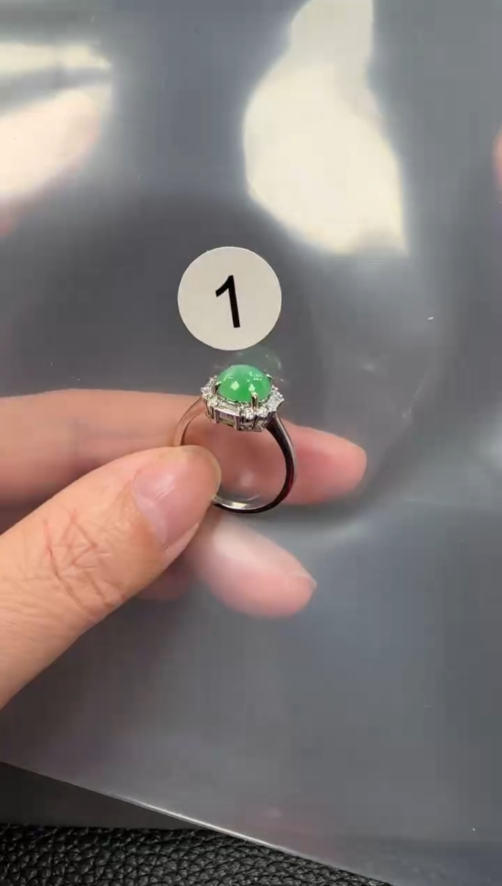 铂Pt950镶嵌戒指翡翠美*翡翠戒指