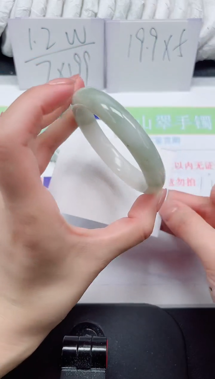 【闪购商品】石英质玉手镯未镶嵌113#55.2