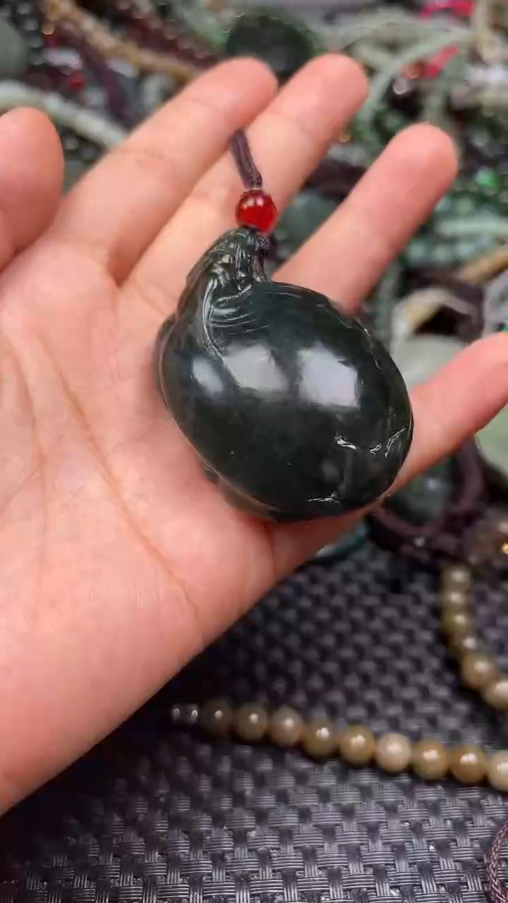 和田玉未镶嵌颈饰1