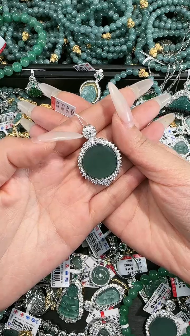 【闪购商品】翡翠吊坠(赠链)未镶嵌天然翡翠A货