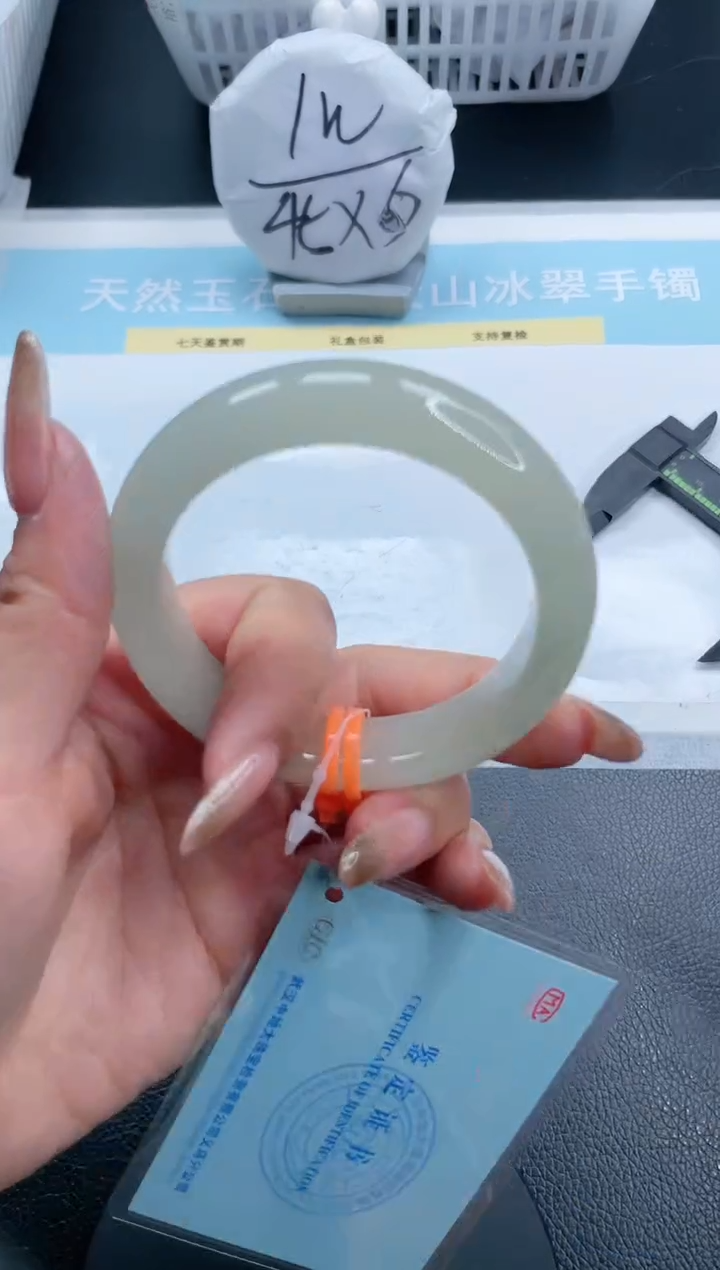 【闪购商品】石英质玉手镯未镶嵌17S147-52