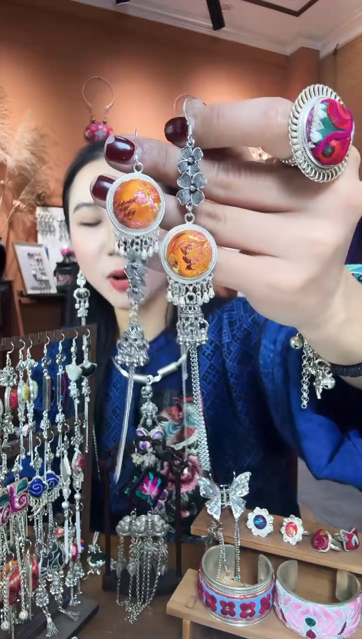 【闪购商品】刺绣纯手工民族风耳环