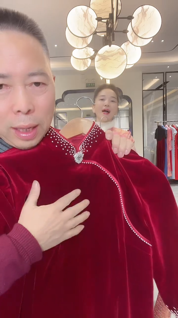 织绣红色丝绒款珍珠高定旗袍 299 4xl码