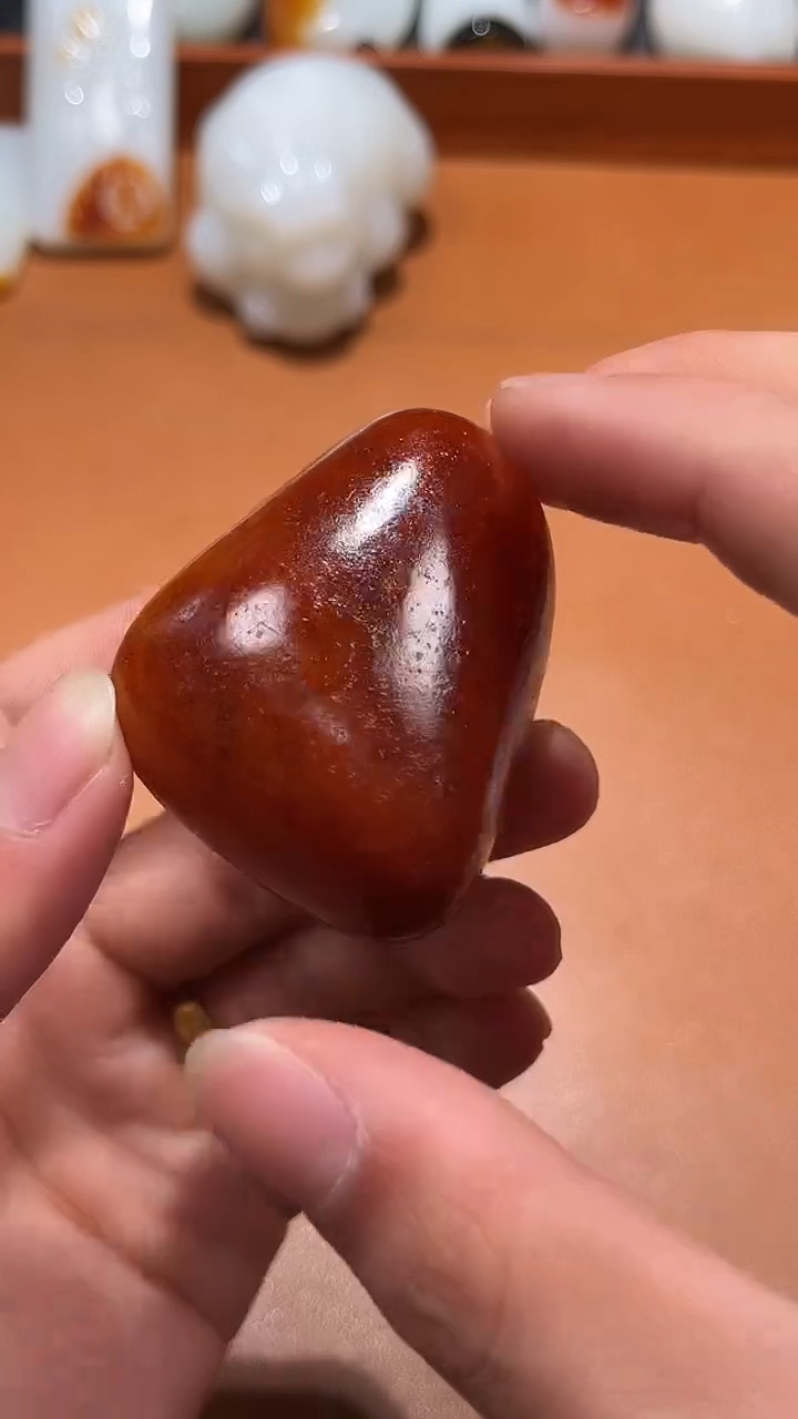 未镶嵌和田玉把件诚**。和田玉