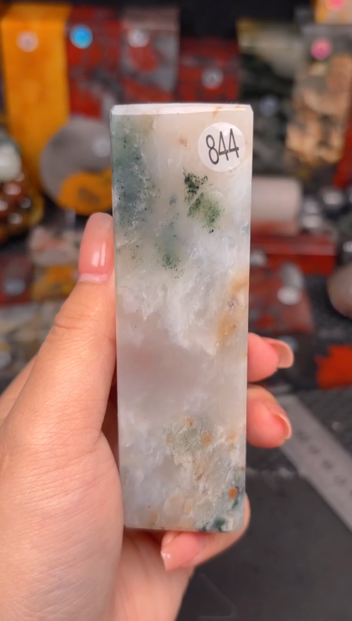 玉 桂林鸡血玉印章摆件 编号：844