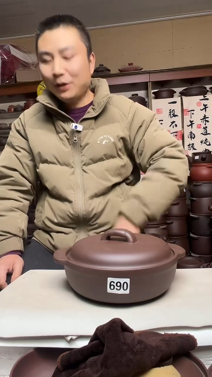 宜兴紫砂微瑕2.5升时来运转 紫泥690