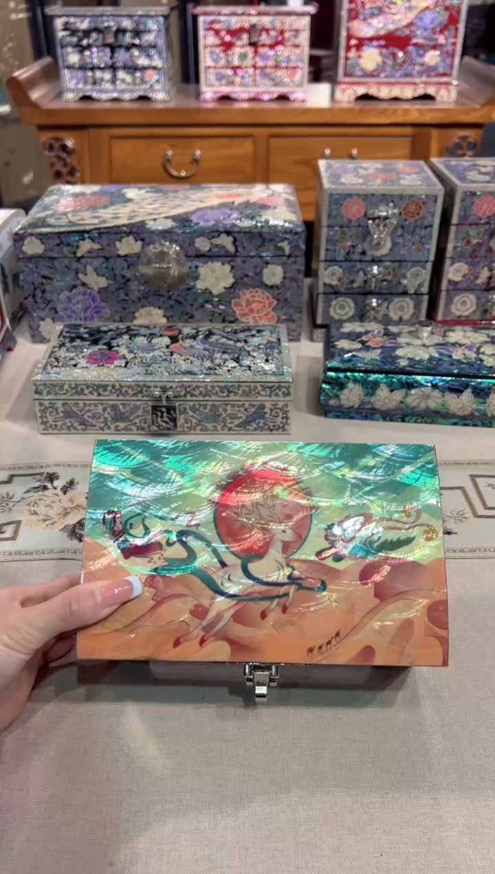 【闪购商品】鱼锁绒布底弘贝雅螺钿漆器文化馆