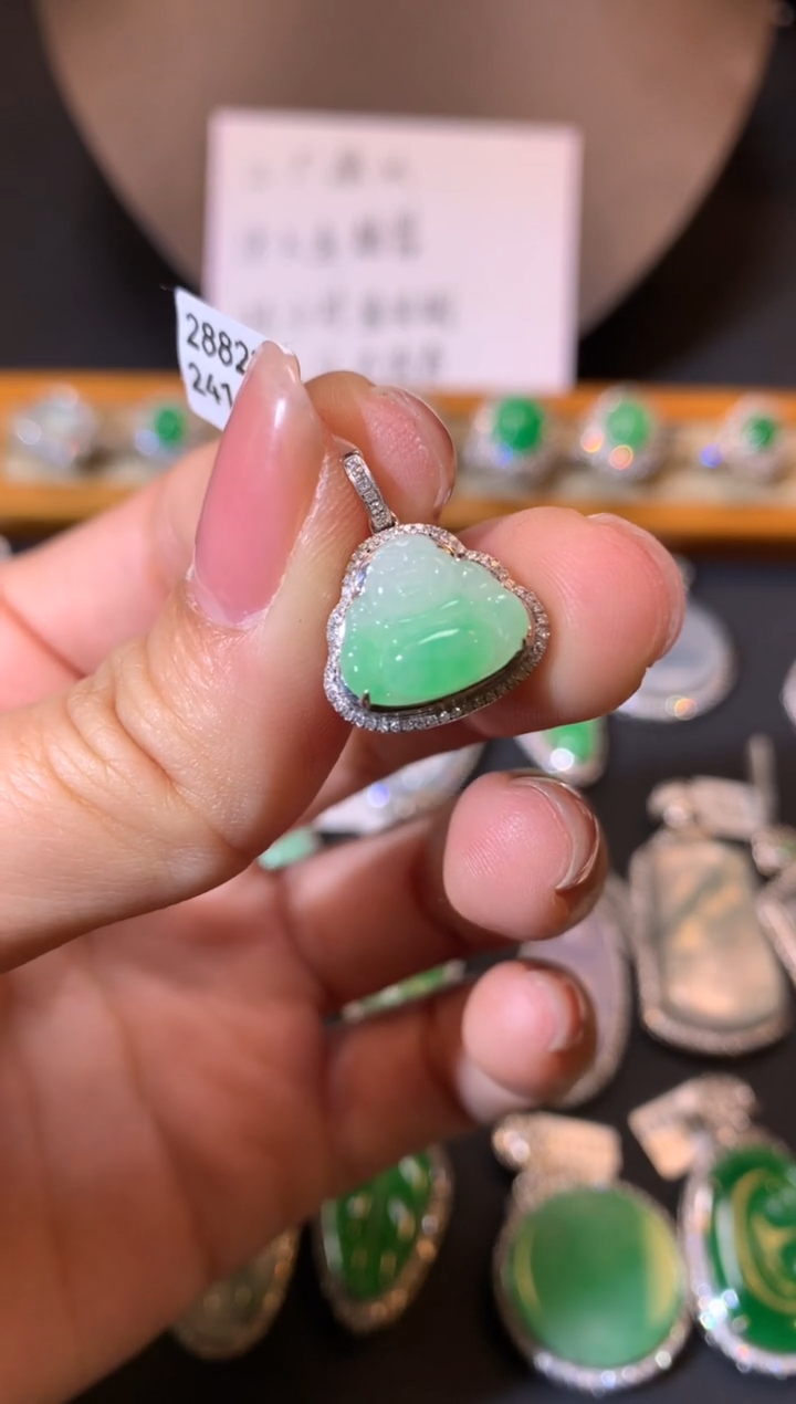 【闪购商品】翡翠颈饰18K金镶嵌吊坠