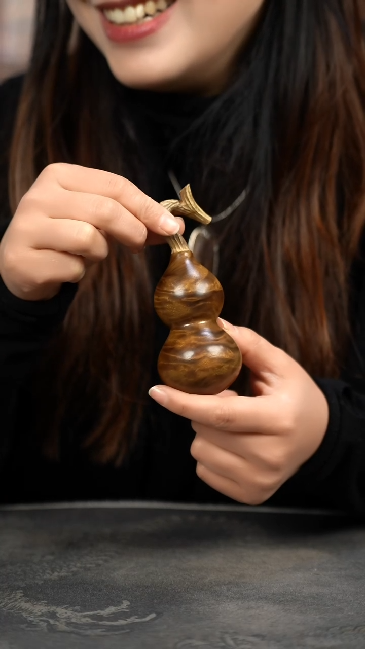 【闪购商品】金丝楠木雕闪电水波精工葫芦摆件339