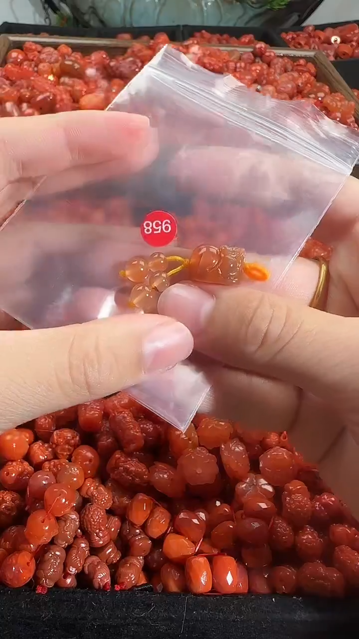 颈饰未镶嵌南红玛瑙1