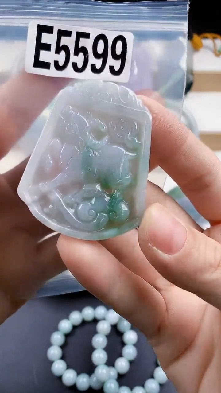 颈饰未镶嵌翡翠天然翡翠吊坠挂件
