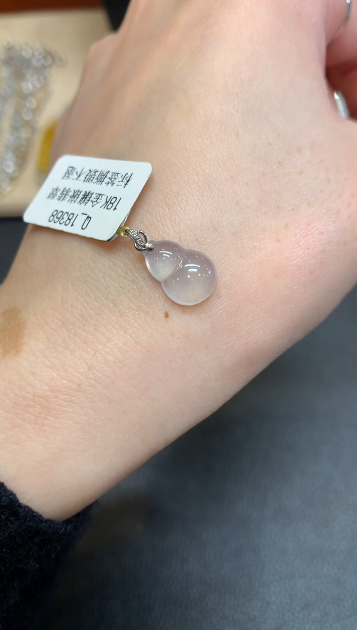 【闪购商品】翡翠颈饰18K金镶嵌葫芦【无服务费】