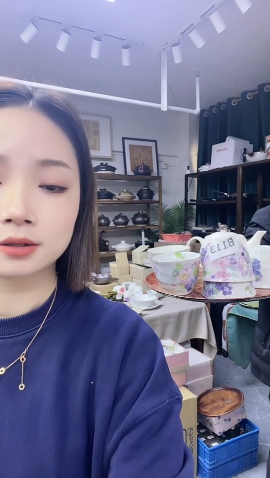 【闪购商品】瓷片日本进口瓷器和蓝一壶五杯B113