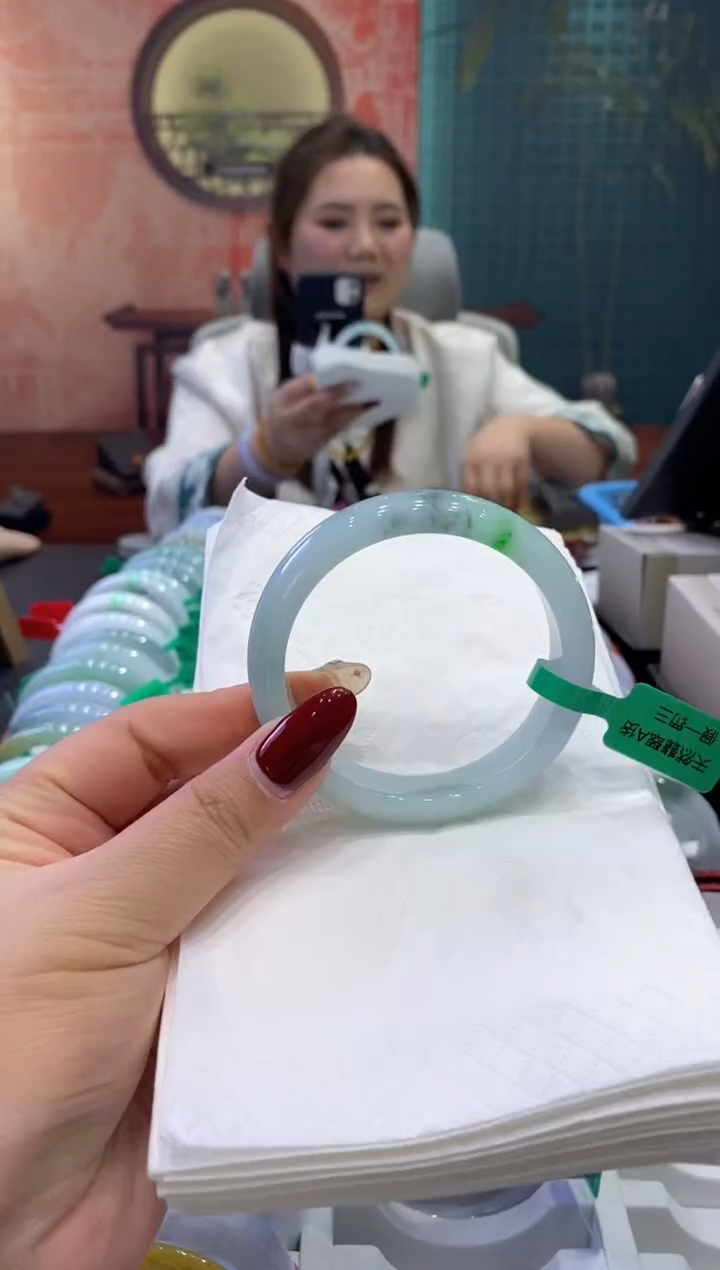 【闪购商品】翡翠手镯未镶嵌多人00012971