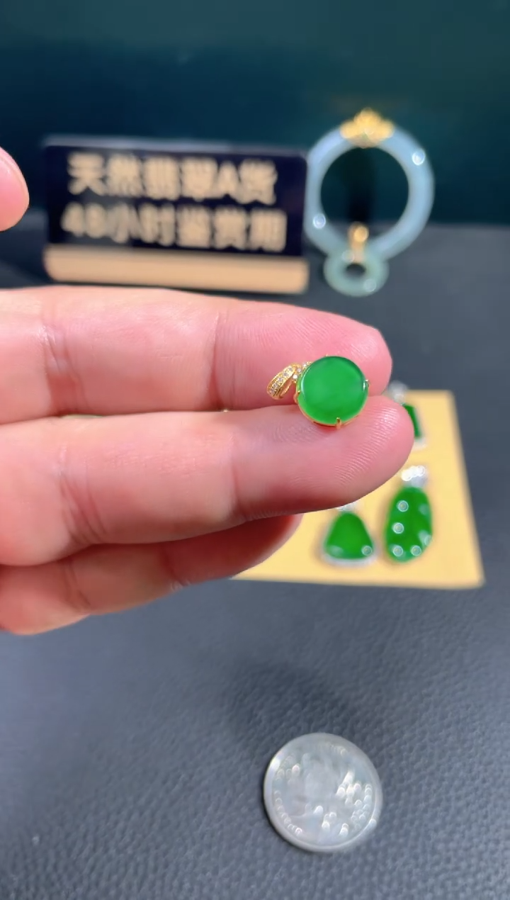 【闪购商品】翡翠颈饰18K金镶嵌翡翠