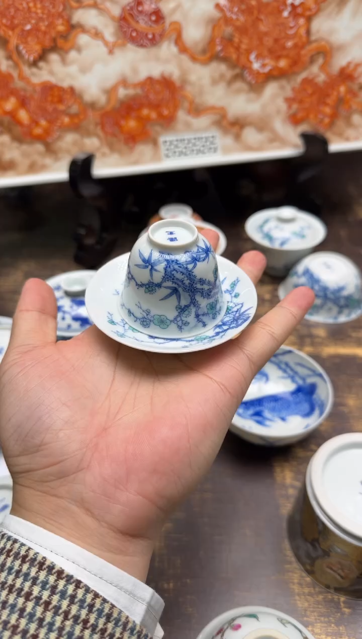 有*人一儒堂青花加彩冰梅杯碟