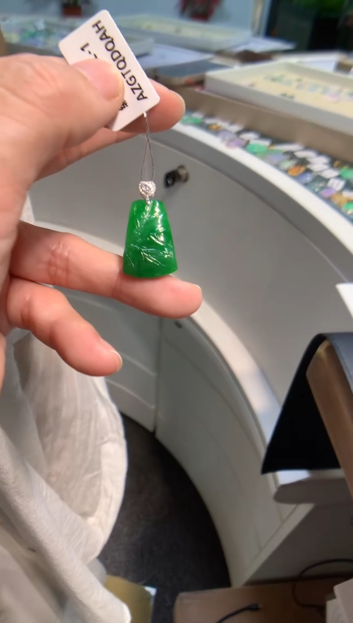 颈饰18K金镶嵌翡翠竹节