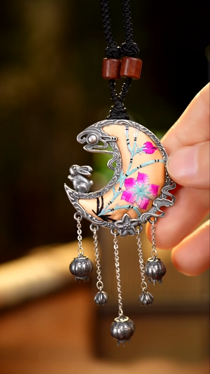 刺绣私人定制苗族手工W909