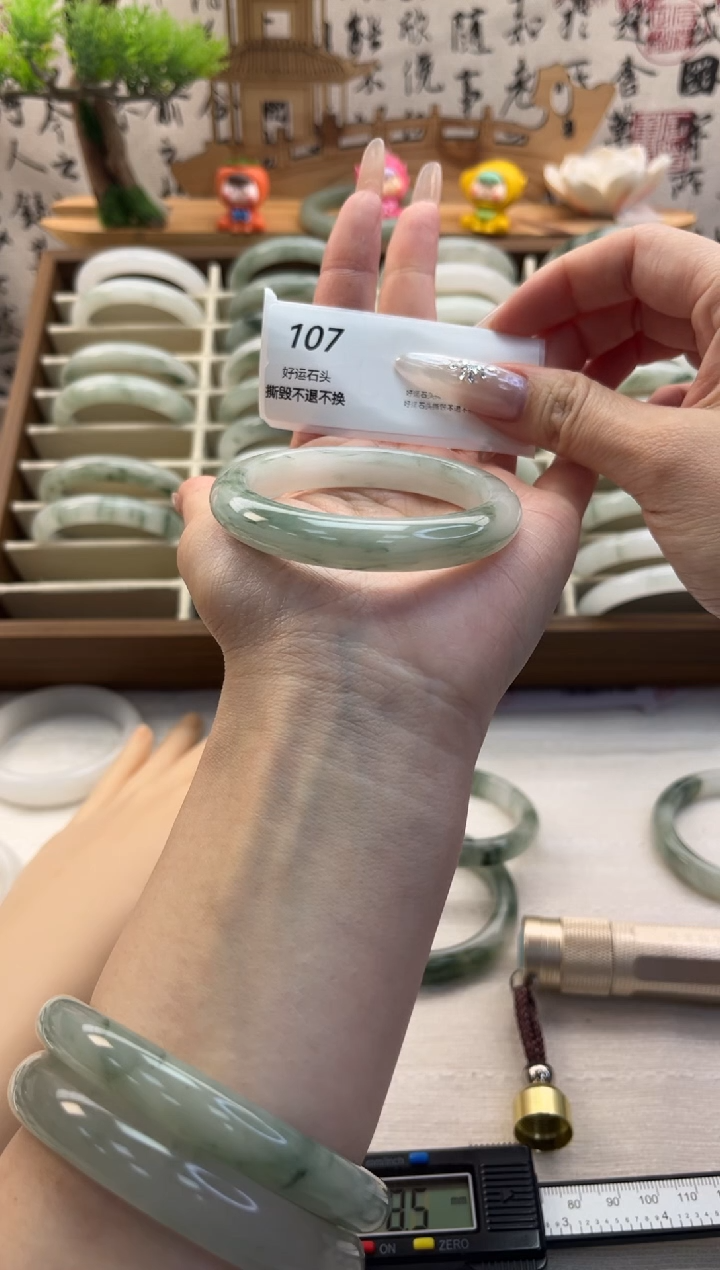 未镶嵌手镯石英质玉微瑕107