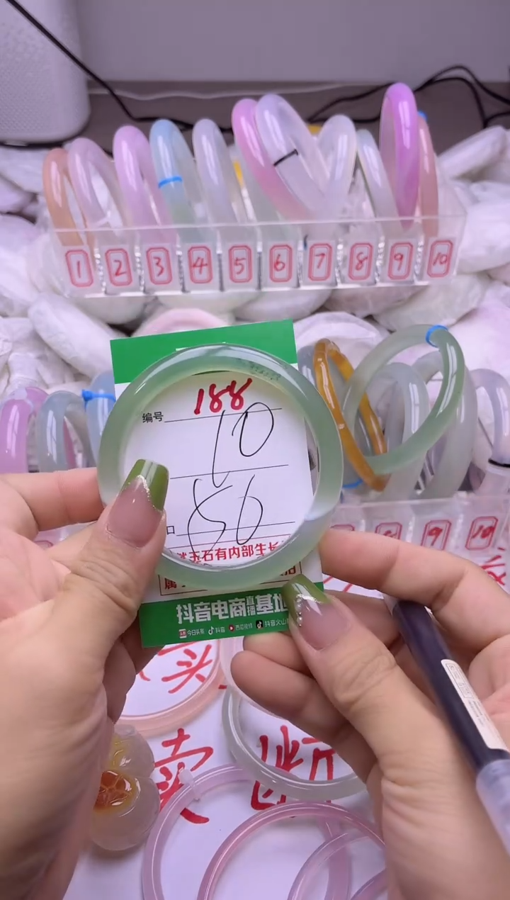 玛瑙/玉髓手镯未镶嵌188