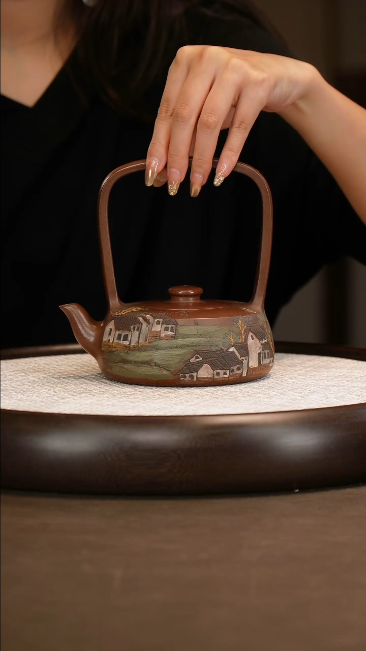 王洪君 此乐提梁 350c/壶承/顾老墨宝/竹盖杯