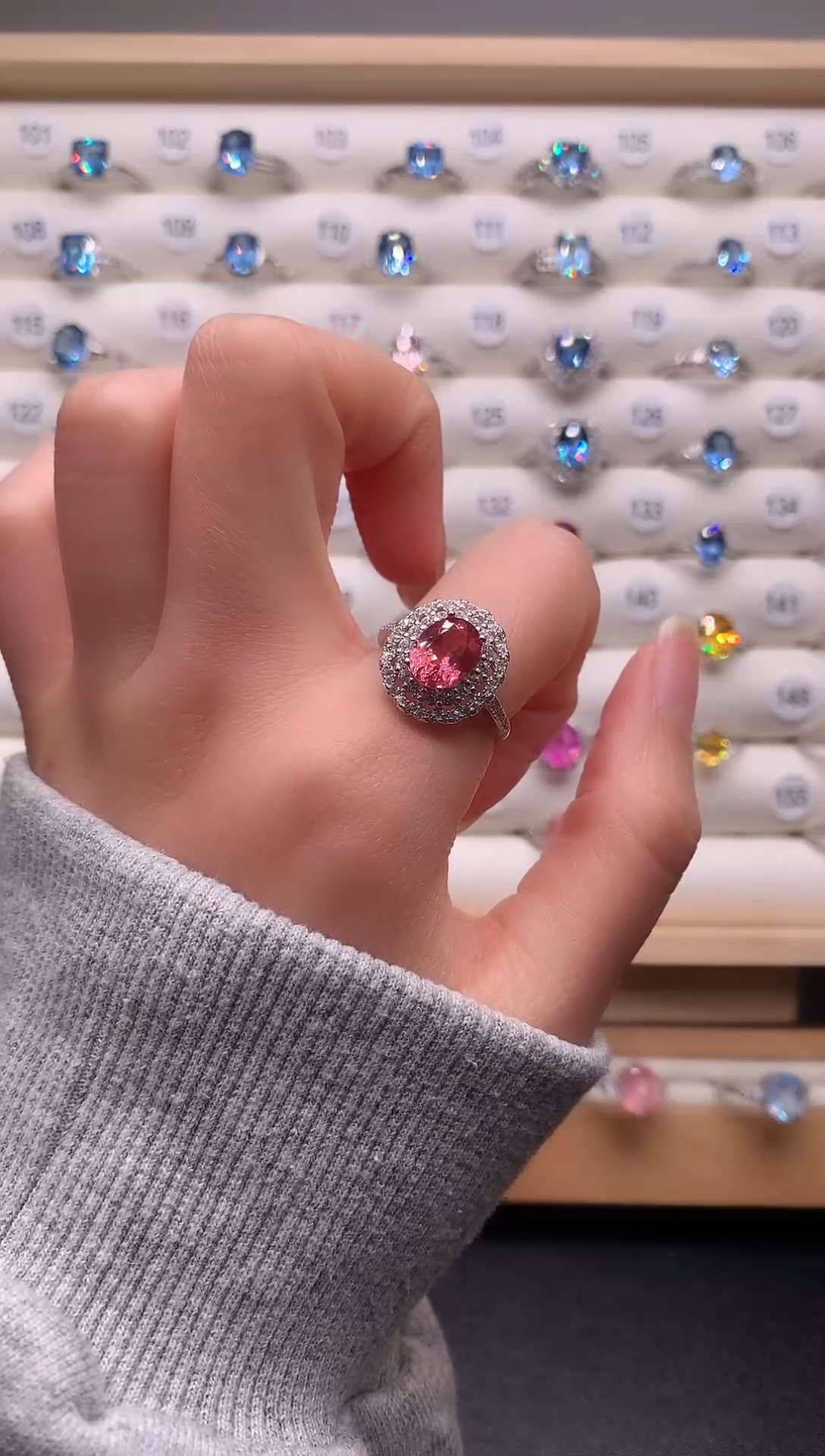 5蓝宝石（处理）帕帕拉恰火莲花色戒指