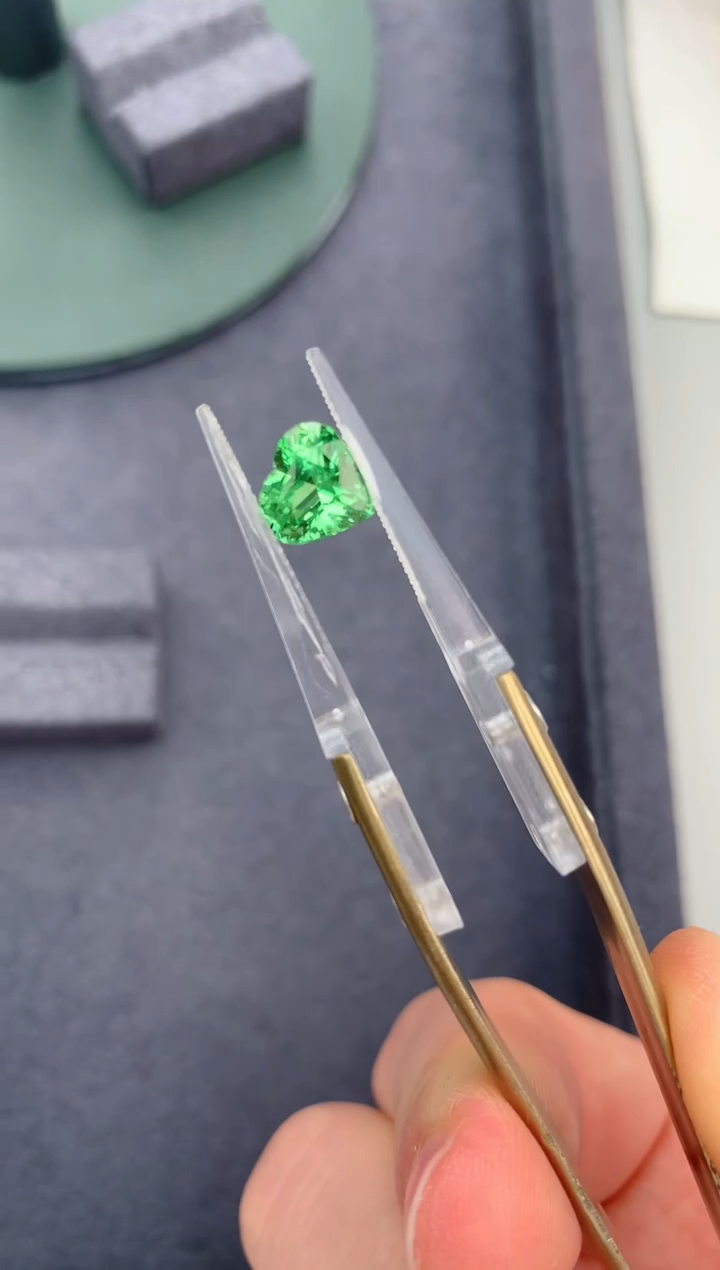【闪购商品】石榴石（沙弗莱）裸石未镶嵌2.2ct沙弗莱