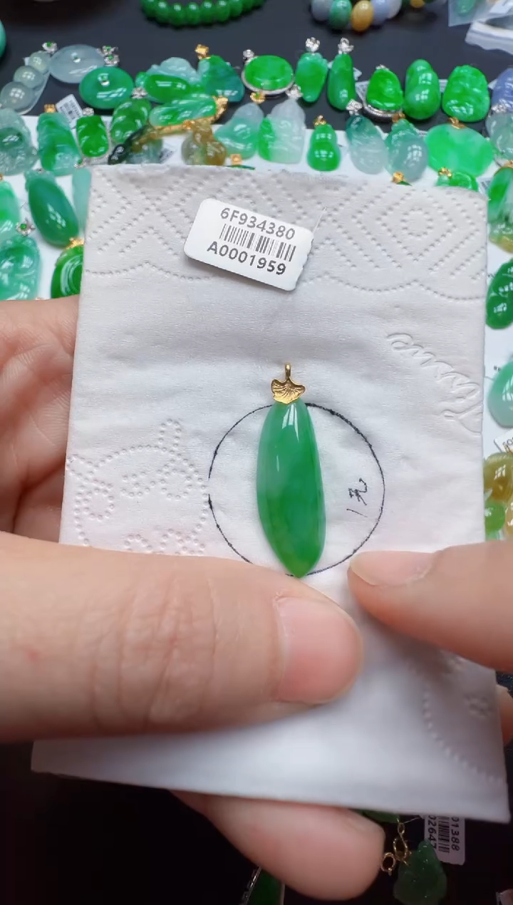 【闪购商品】翡翠吊坠(不含链)18K金镶嵌800