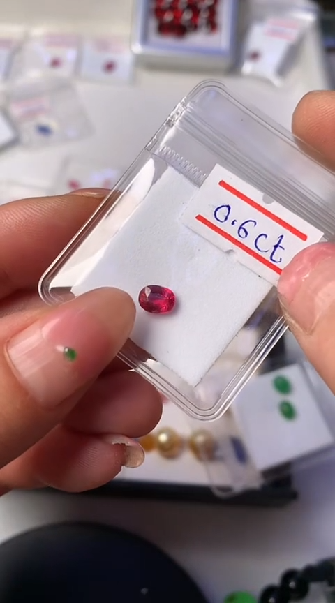 【闪购商品】定制翡翠未镶嵌456462465465卡0.6分