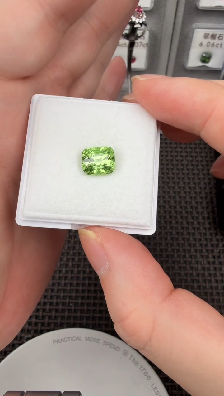【闪购商品】橄榄石枕形未镶嵌3ct-B00999
