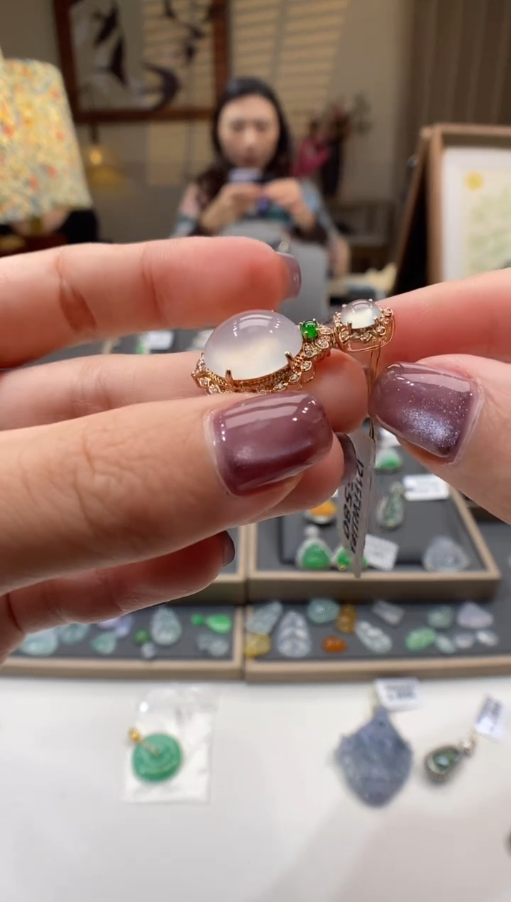 【闪购商品】翡翠颈饰18K金镶嵌蛋面