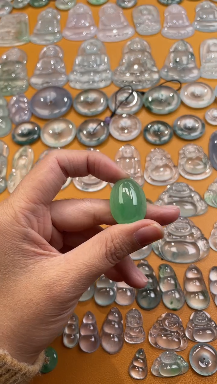 【闪购商品】翡翠吊坠(不含链)未镶嵌蛋面