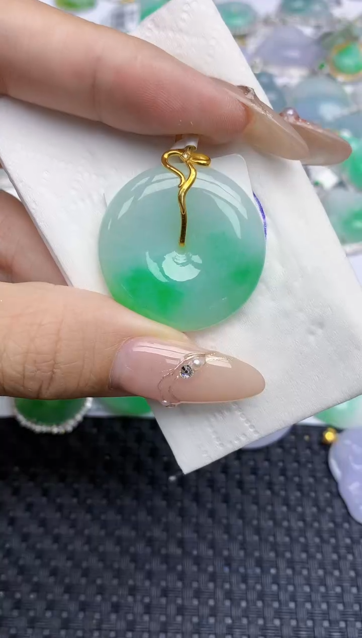 颈饰18K金镶嵌翡翠193   天然翡翠A货  百元以上9米证书费自理