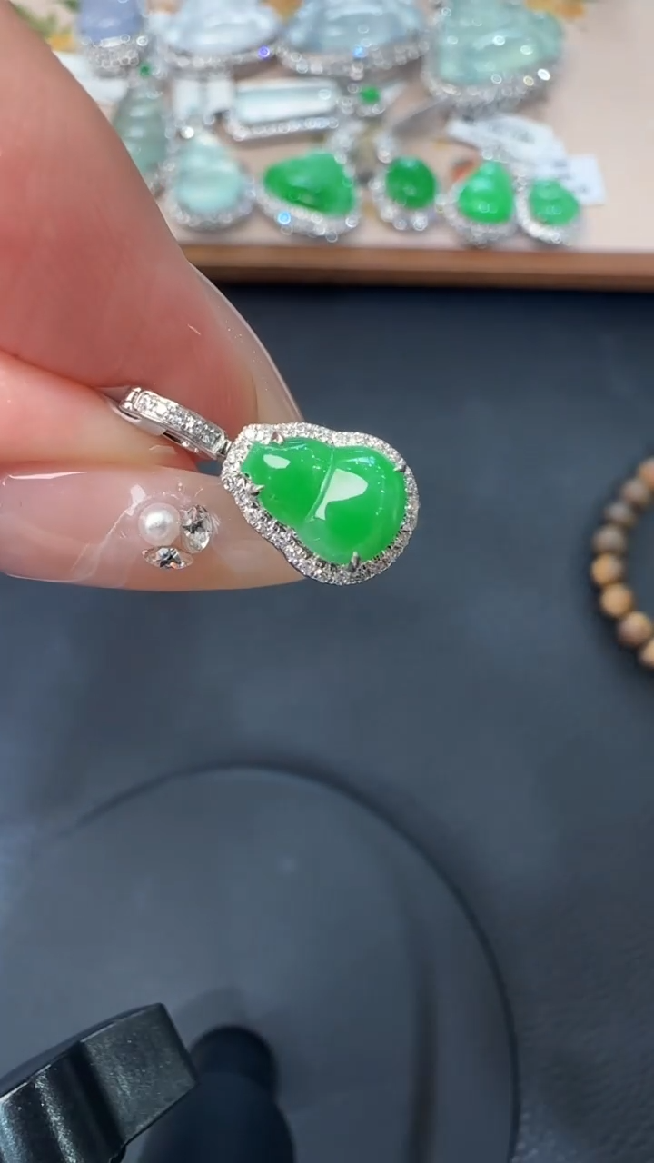 【闪购商品】翡翠吊坠(不含链)18K金镶嵌9