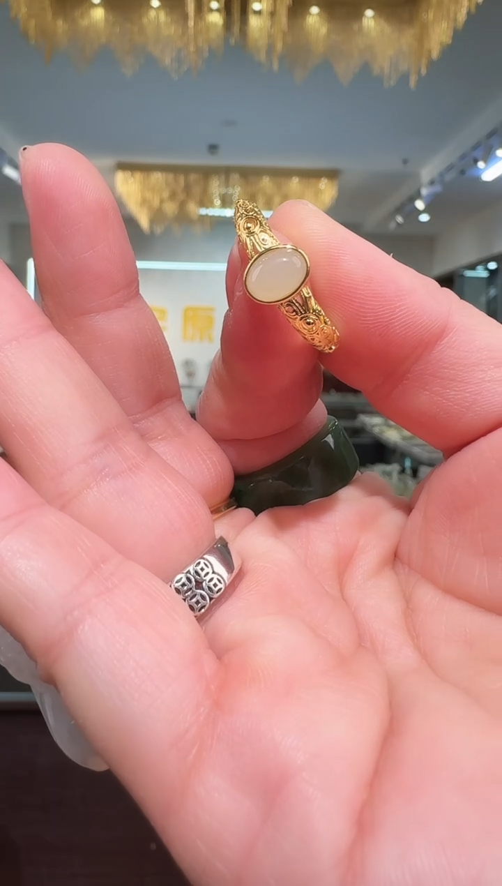 未镶嵌岫玉颈饰戒指