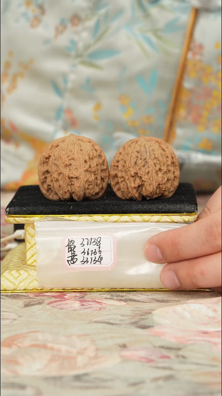 【闪购商品】文玩核桃把件密纹狮子头