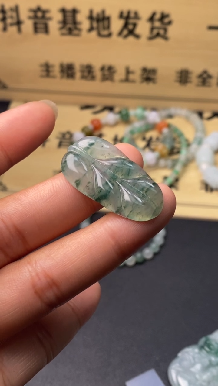 定制翡翠未镶嵌翡翠毛货多样性发其一