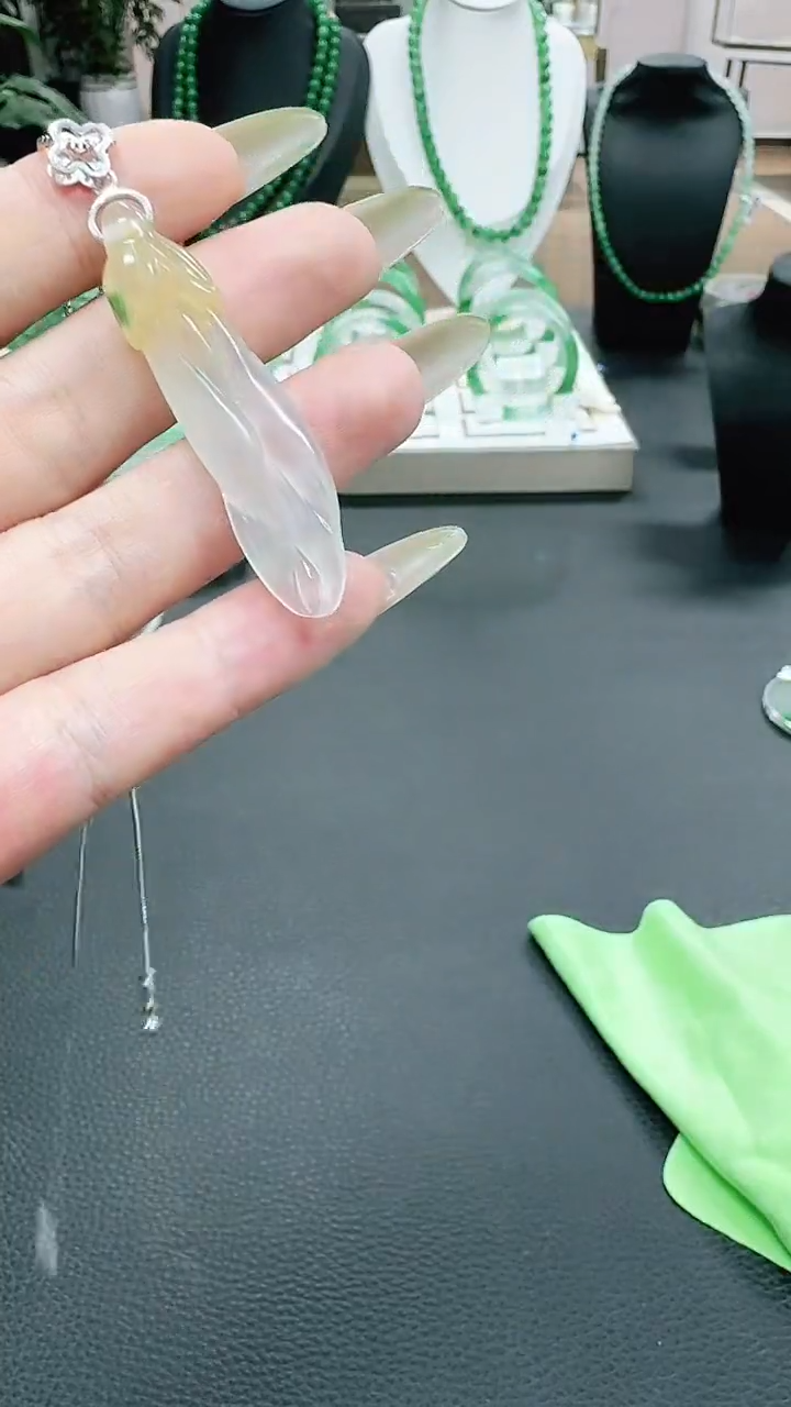 未镶嵌1石英质玉（非洲翠）/8091