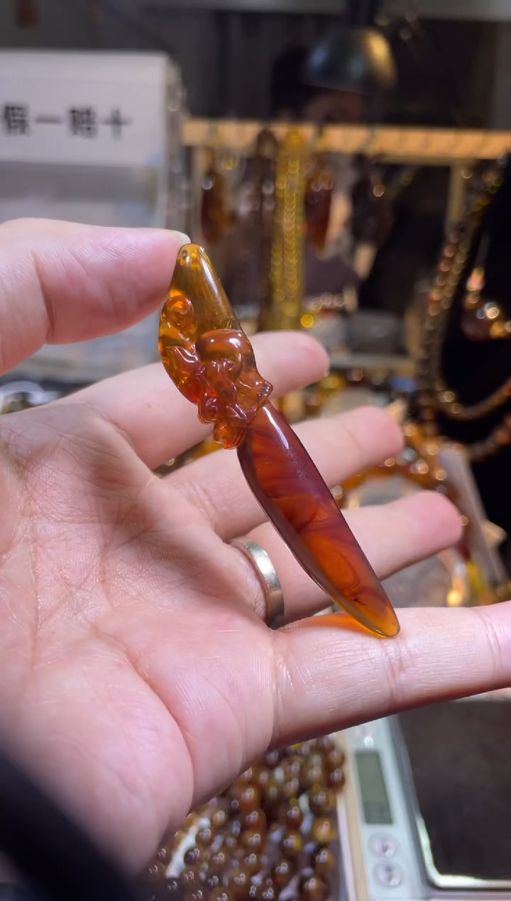 裸石琥珀未镶嵌红蜜狼牙