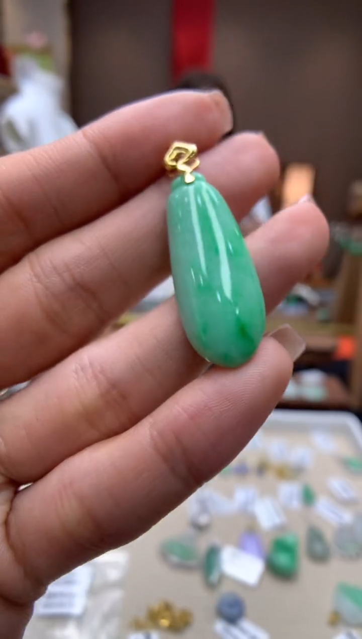 【闪购商品】翡翠颈饰18K金镶嵌福瓜