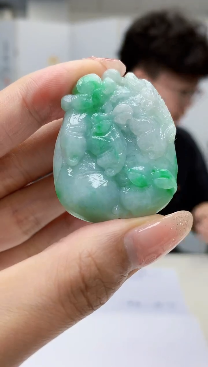 【闪购商品】定制翡翠未镶嵌4688MM-毛货挂件93