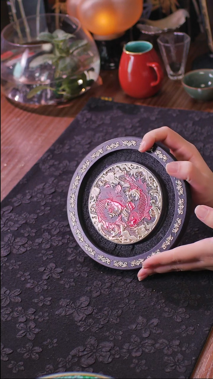 壹藏贰宝双鱼图案小壶承